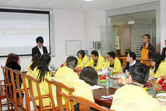 阿里上海VIP寻梦之旅走进mk恩波利足球俱乐部