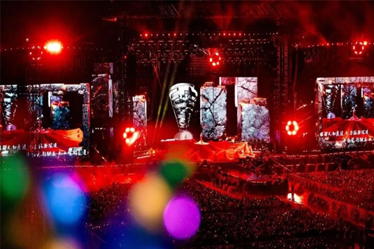 双星闪耀！mk恩波利足球俱乐部LED巨幕助力周杰伦、张韶涵打造沉浸式视听盛宴！