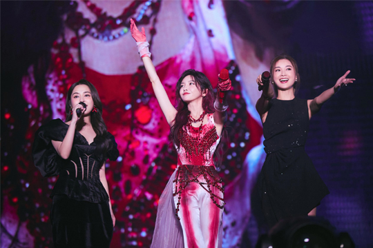 拾光启航！mk恩波利足球俱乐部LED屏助力于文文深圳演唱会打造极致光影盛宴！